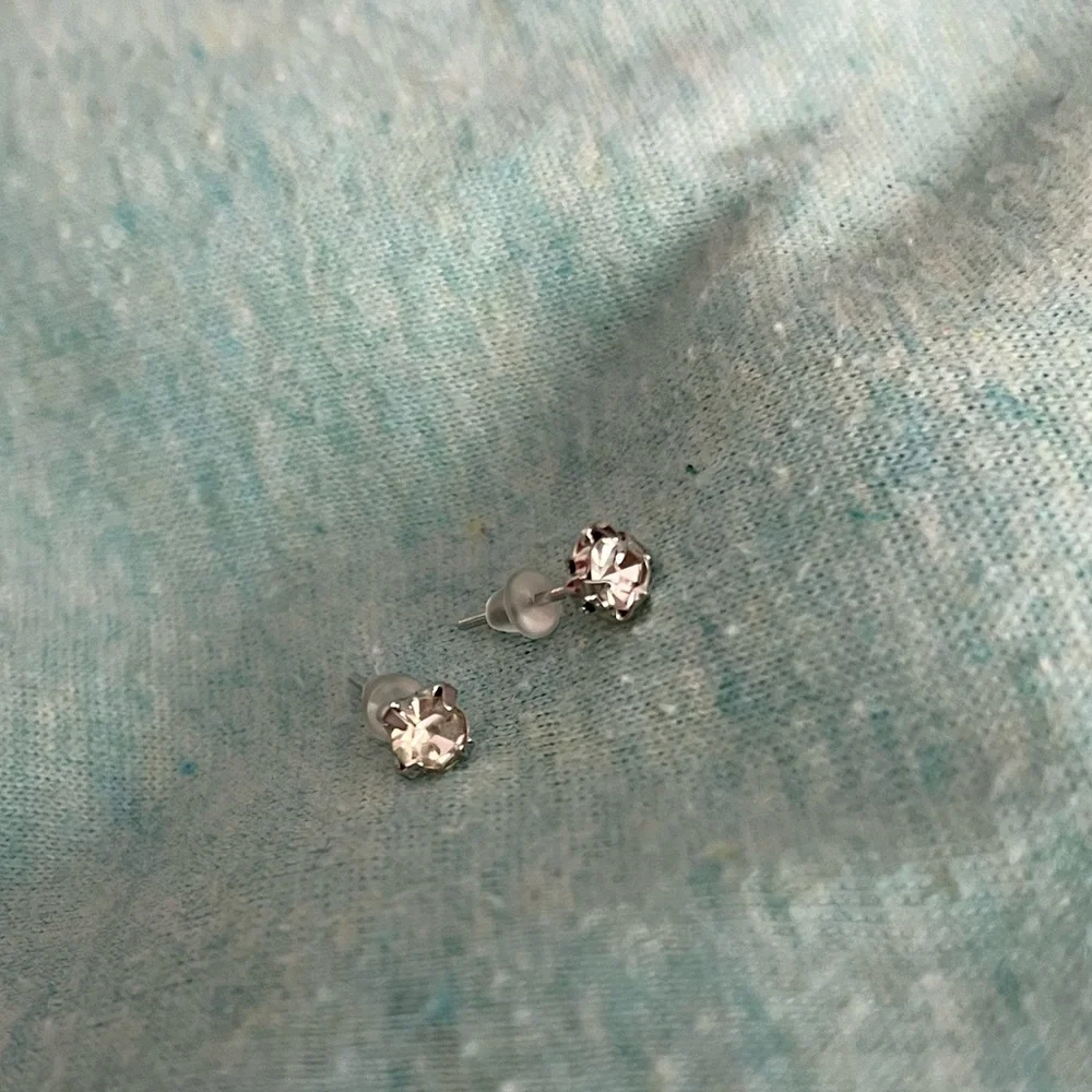 Small earrings - Picture 2 of 2